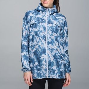 Lululemon Miss Misty II Rain Jacket size 4 blue tie dye
